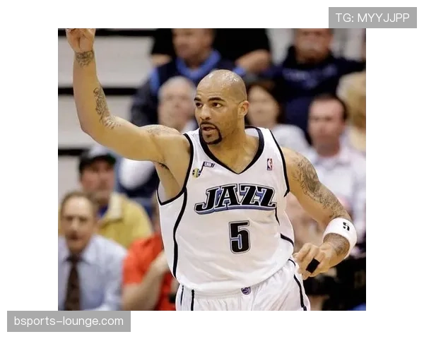 布泽尔利用背打技术拉开空间提升内线得分效率