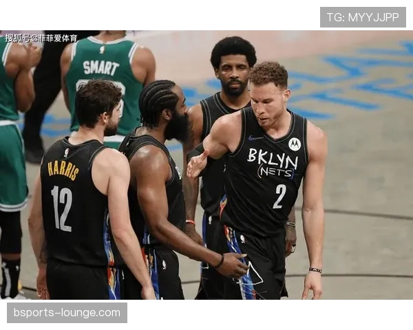 格里芬篮下强攻拉开空间提升季后赛得分效率